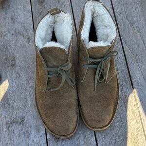 Clarks x Todd Snyder Men's Olive Suede Chukka Boots with White Shearling Lining